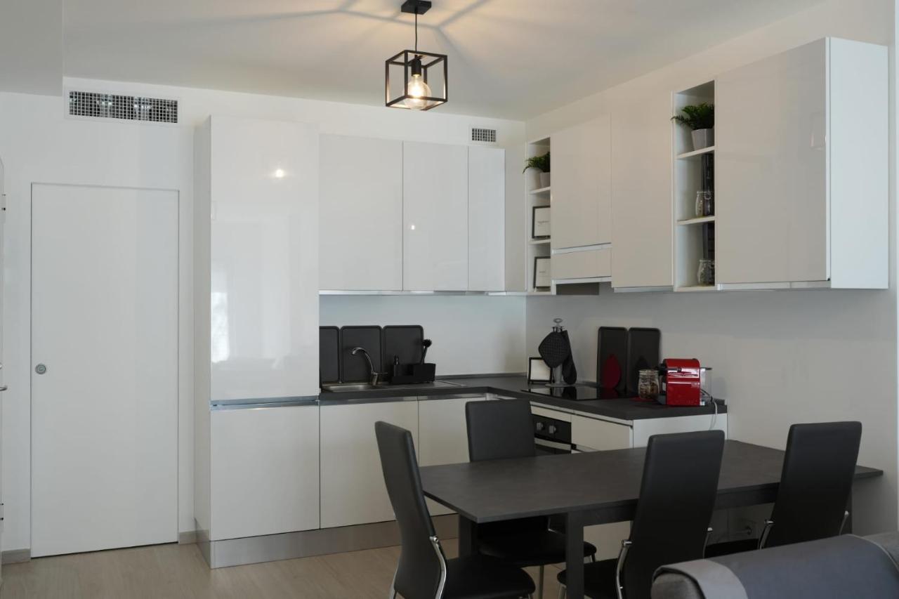 Homega - City Center New Apartment Bari Esterno foto